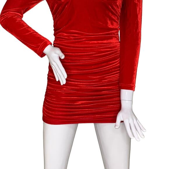 Boohoo NWT Velvet Bardot Cup Detail Mini Dress Size 4 Dark Red Cold Shou… - Picture 3 of 12